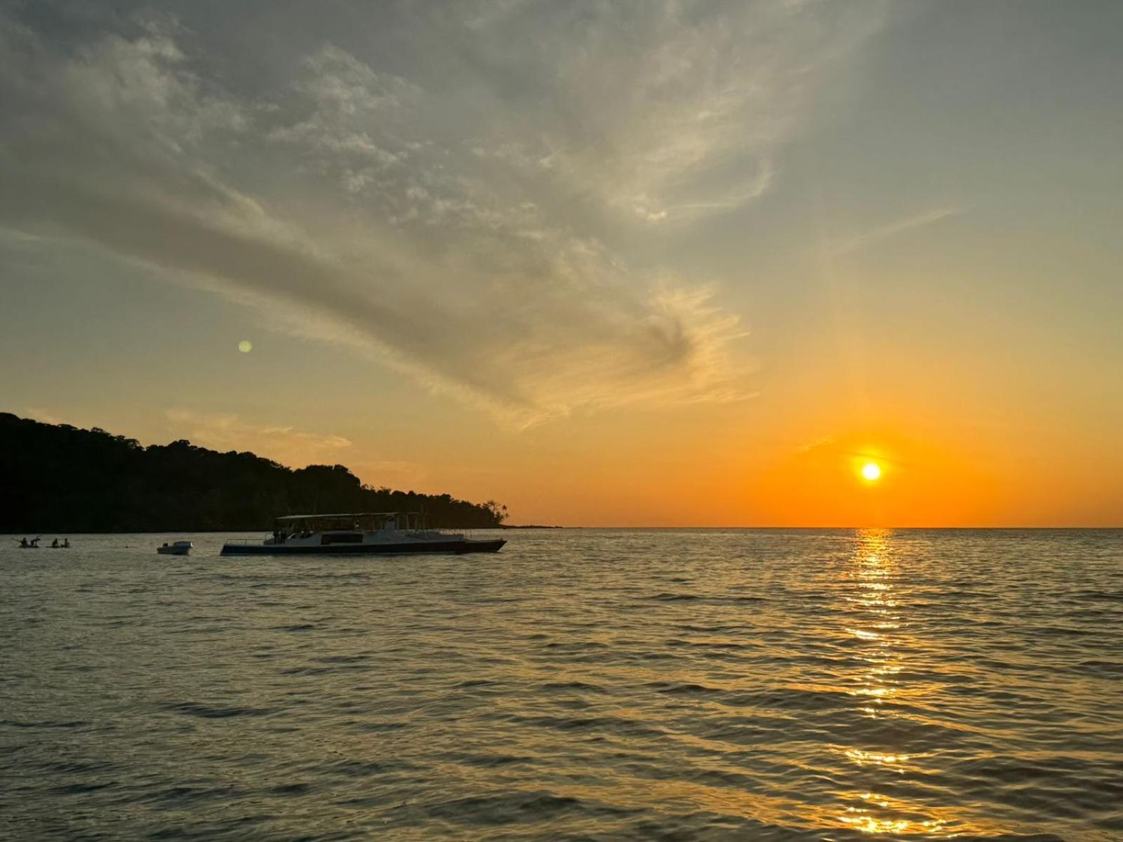 Pirate Drake Beach Hostel & Tour Company Drakes Bay Εξωτερικό φωτογραφία